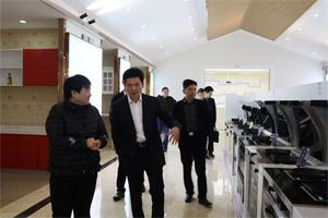 嵊州市長嚴鋼蒞臨指導，帥豐謹記叮囑，2019繼續(xù)領航嵊州廚電行業(yè)發(fā)展！
