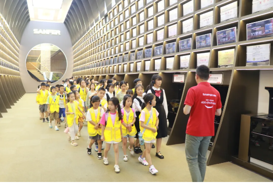 董事長商若云攜手舉辦愛心夏令營活動，點亮孩子們的精彩暑期！