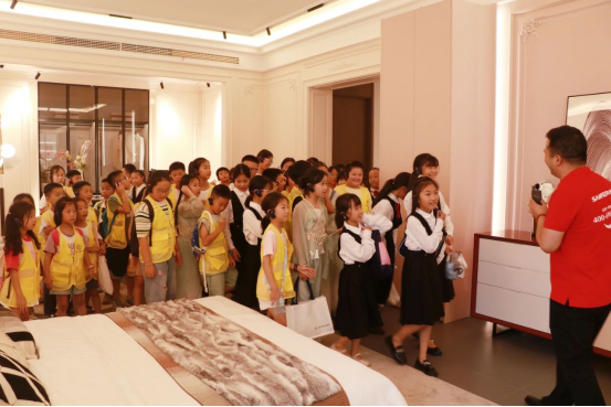 董事長商若云攜手舉辦愛心夏令營活動，點亮孩子們的精彩暑期！