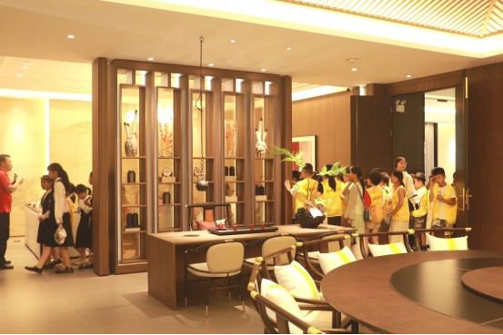 董事長商若云攜手舉辦愛心夏令營活動，點亮孩子們的精彩暑期！