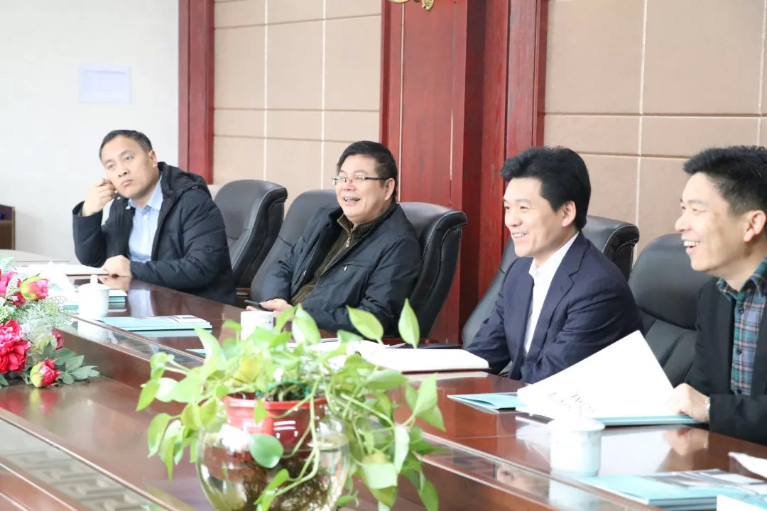 嵊州市長嚴鋼蒞臨指導，帥豐謹記叮囑，2019繼續(xù)領航嵊州廚電行業(yè)發(fā)展！